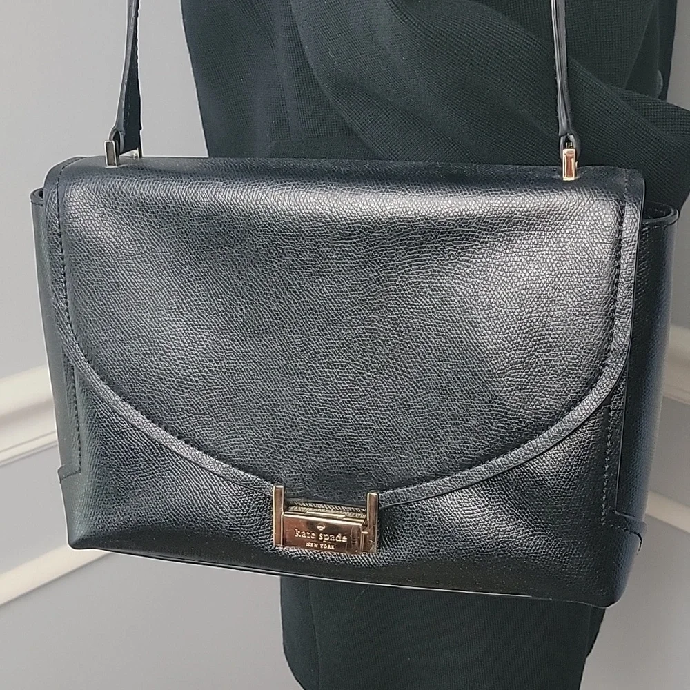 KATE SPADE Black Pebble Grain Single‎ Strap Designer Lock Closure Shoulder Bag